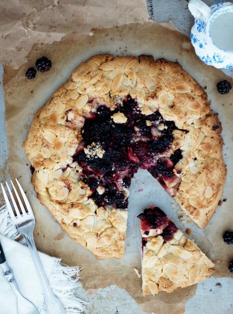 Tarte rustique mûres sauvages et pommes/ blackberries and apple pie