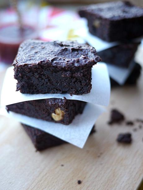 Gâteau étonnant aux courgettes, chocolat et noisettes {sans gluten}