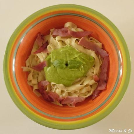 Tagliatelles fraîches au pesto de courgettes et bacon croustillant