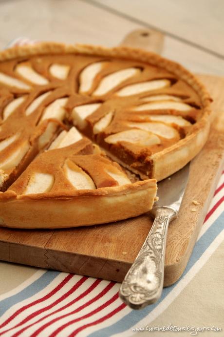 Tarte aux poires et speculoos - www.cuisinedetouslesjours.com