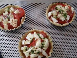 Tartelettes tomates-Mozzarella-Basilic.