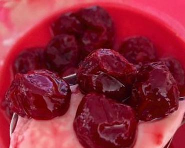 Les panna cotta à la verveine, cerises acidulées