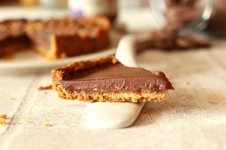 Tarte sablée au chocolat Jivara, caramel et pralin