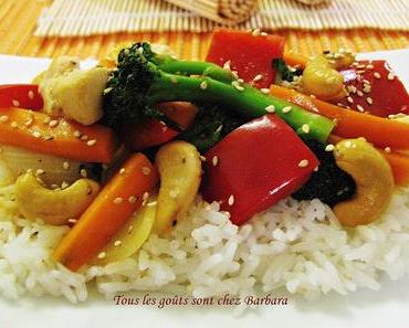 Sauté de poulet et de légumes aux noix de cajou
