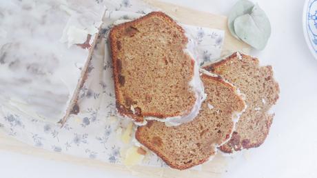 Cake aux épices, pommes-raisins vanillés