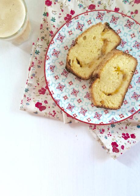 Cake à l’avocat et confiture de mirabelle