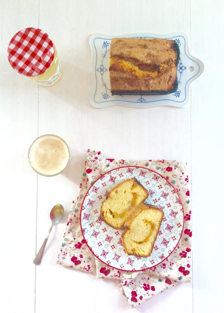 Cake à l’avocat et confiture de mirabelle