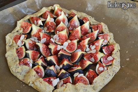 Tarte rustique aux figues et noisettes