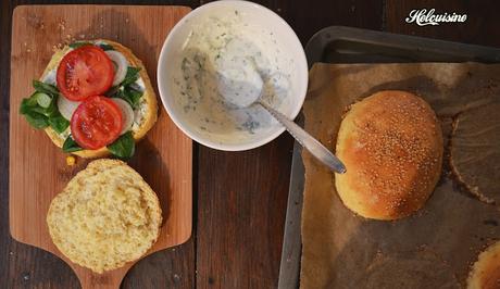 Hamburger Végétarien avec une galette de légumes