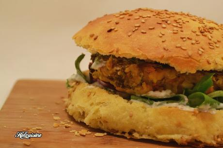 Hamburger Végétarien avec une galette de légumes