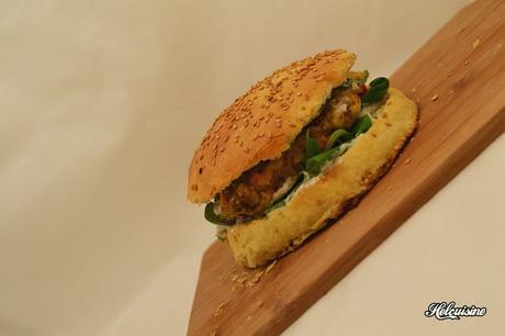 Hamburger Végétarien avec une galette de légumes