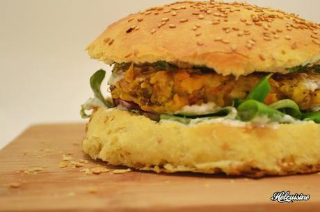 Hamburger Végétarien avec une galette de légumes