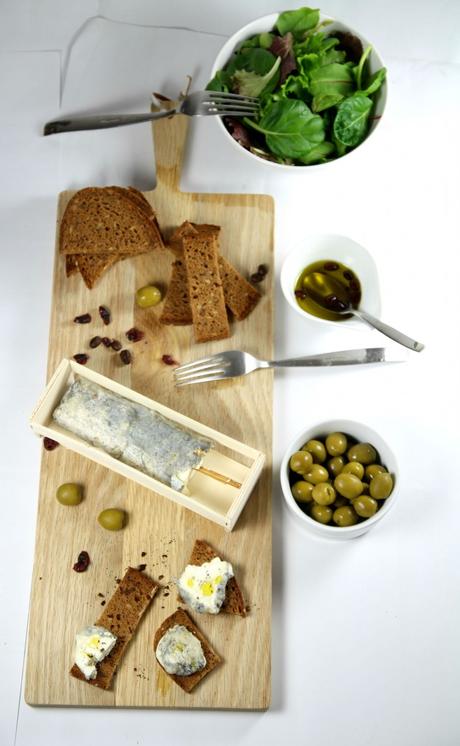 Fromage de chèvre frais, huile parfumée au café