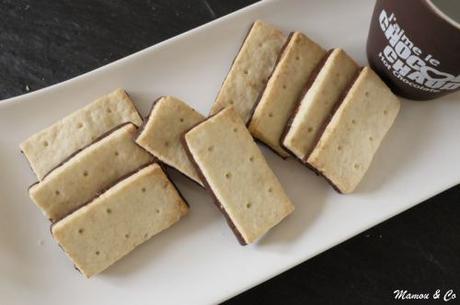 Shortbreads au beurre de coco en coque de chocolat