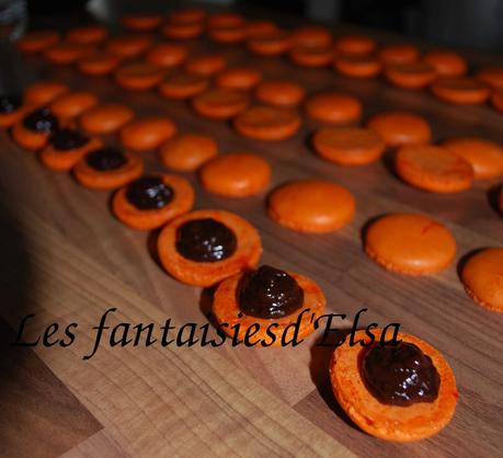 Macarons d'Halloween en tête de citrouille