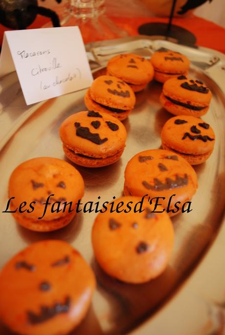 Macarons d'Halloween en tête de citrouille