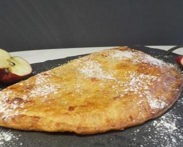 chausson géant à la pomme et à la confiture de fraise vanillée...