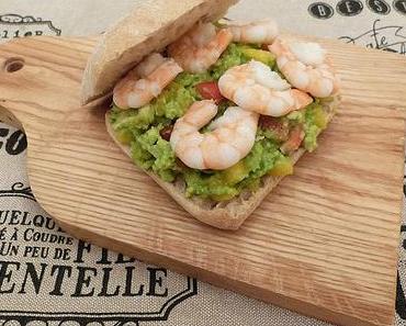 Burger aux crevettes et guacamole croquant mangue - poivron / Shrimp burger and it's crunchy mango and pepper guacamole