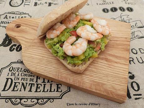 Burger aux crevettes et guacamole croquant mangue - poivron / Shrimp burger and it's crunchy mango and pepper guacamole