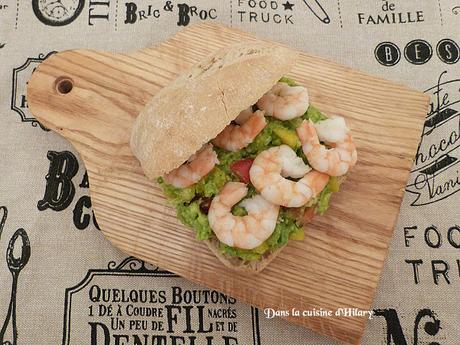 Burger aux crevettes et guacamole croquant mangue - poivron / Shrimp burger and it's crunchy mango and pepper guacamole