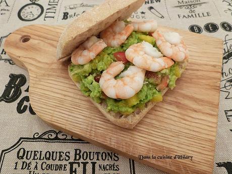 Burger aux crevettes et guacamole croquant mangue - poivron / Shrimp burger and it's crunchy mango and pepper guacamole