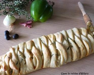 Pizza tressée au bacon, oignons, poivron et origan / Bacon, onion, pepper and oregano braided pizza