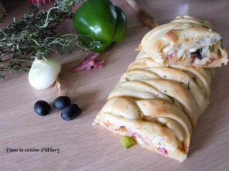 Pizza tressée au bacon, oignons, poivron et origan / Bacon, onion, pepper and oregano braided pizza