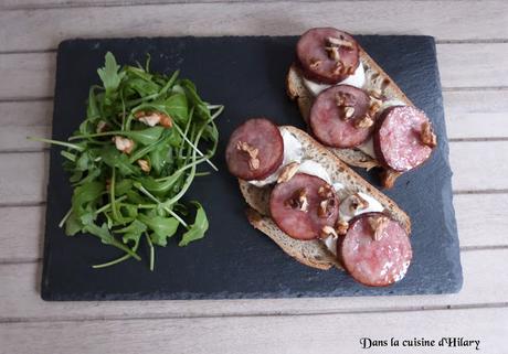 Bruschettas au fromage de chèvre, saucisse de Morteau et noix / Goat cheese, Morteau sausage and walnut bruschettas