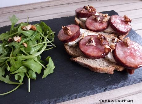 Bruschettas au fromage de chèvre, saucisse de Morteau et noix / Goat cheese, Morteau sausage and walnut bruschettas