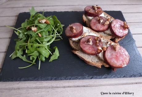 Bruschettas au fromage de chèvre, saucisse de Morteau et noix / Goat cheese, Morteau sausage and walnut bruschettas