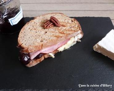 Croque rustique au brie, jambon, cerises et noix de pécan / Brie, ham, cherries and pecan croque-monsieur