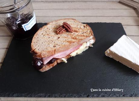 Croque rustique au brie, jambon, cerises et noix de pécan / Brie, ham, cherries and pecan croque-monsieur