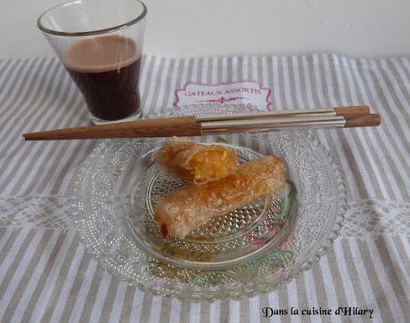 Nems à l'ananas caramélisé et leur sauce au chocolat / Pineapple rolls and their chocolate sauce