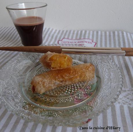 Nems à l'ananas caramélisé et leur sauce au chocolat / Pineapple rolls and their chocolate sauce