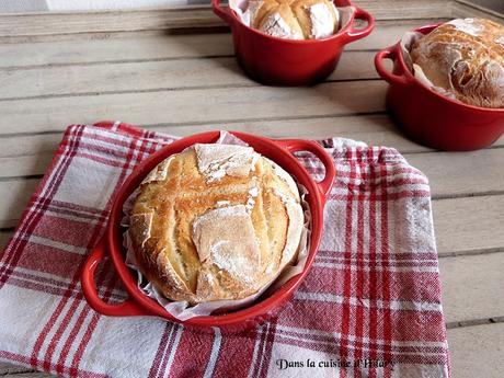 Petits pains en mini-cocottes / Small breads cooked in mini casserole-dish