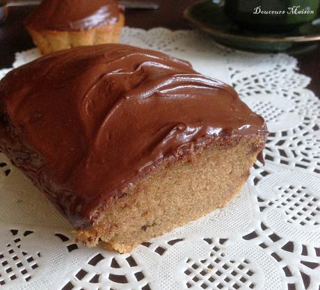 Petits Cakes au Café glacés au chocolat