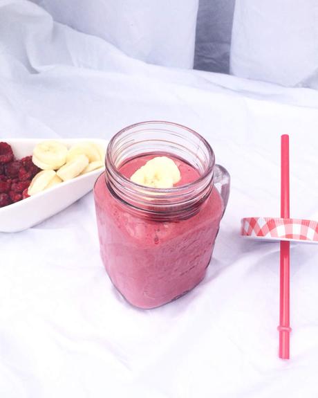 Smoothie Banane Framboises, lait d'amande  et Sucre de Coco (sans lactose)  