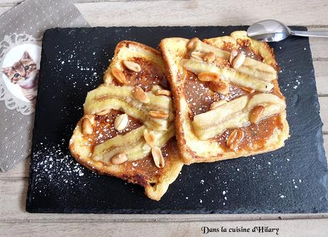 Pain perdu à la banane, au caramel et cacahuètes / Banana, caramel and peanut French toast