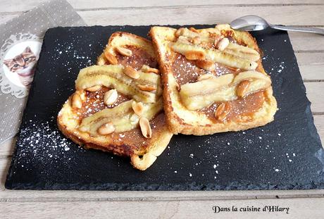 Pain perdu à la banane, au caramel et cacahuètes / Banana, caramel and peanut French toast