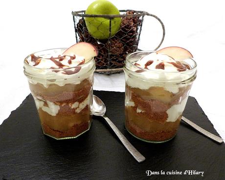 Verrine gourmande aux pommes, spéculoos, chantilly et confiture de lait / Yummy apple, speculoos cookies, Chantilly and dulce de leche glass