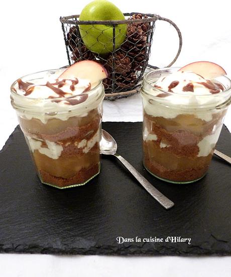 Verrine gourmande aux pommes, spéculoos, chantilly et confiture de lait / Yummy apple, speculoos cookies, Chantilly and dulce de leche glass