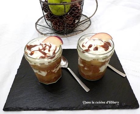 Verrine gourmande aux pommes, spéculoos, chantilly et confiture de lait / Yummy apple, speculoos cookies, Chantilly and dulce de leche glass