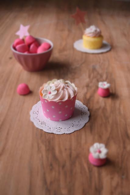 Mini cupcakes au citron - topping fraise tagada pink/vanille
