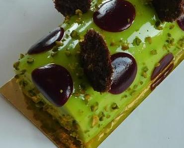 Bûche de Noël pistache-cerise