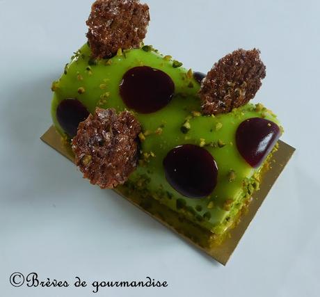 Bûche de Noël pistache-cerise