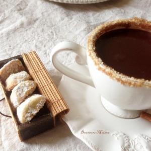 Vanille Kipferl et Chocolat à la Cannelle Caramélisée