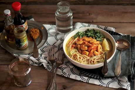 Soupe au Curry Nouilles & Crevettes et Plein d’Autres Choses …