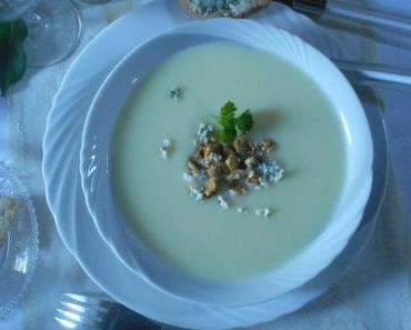 Velouté de panais, croûtons au confit d’oignons et au bleu