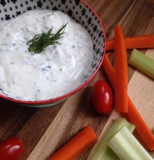 Trempette au yogourt et aux herbes fraîches