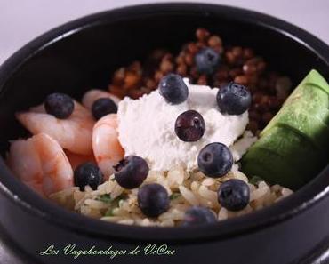 Bols aux crevettes, riz, lentilles et avocat